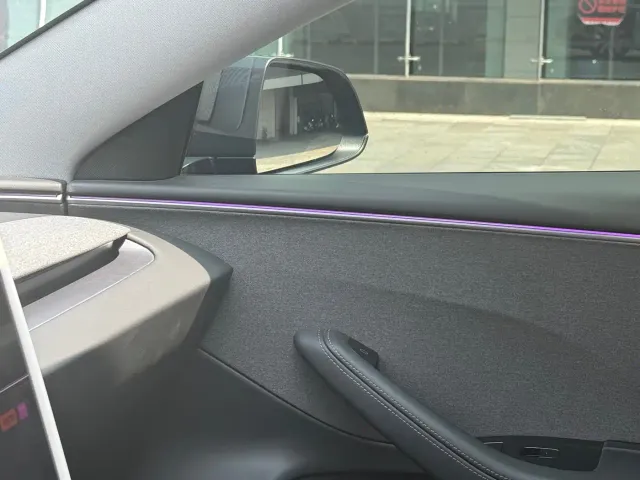 Tesla Model 3 — Фото автомобиля 14