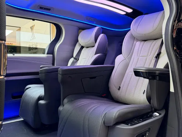 Toyota Sienna — Фото автомобиля 9