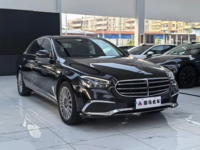 Mercedes-Benz E-Class — Фото автомобиля 3