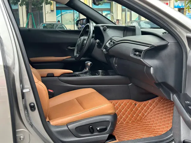Lexus UX — Фото автомобиля 7