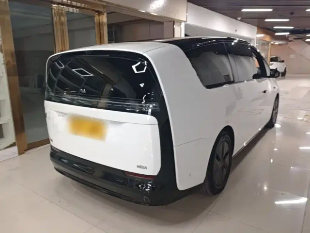 Li Auto MEGA — Фото автомобиля 6
