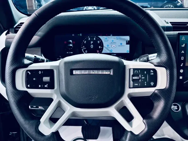 Land Rover Defender — Фото автомобиля 5