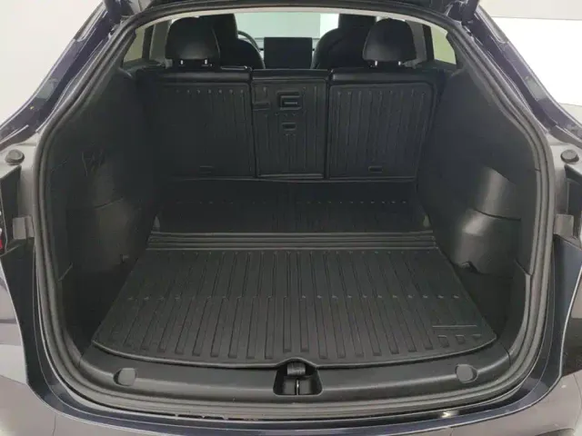 Tesla Model Y — Фото автомобиля 4