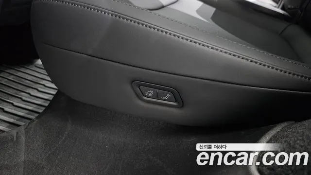 Tesla Model Y — Фото автомобиля 7