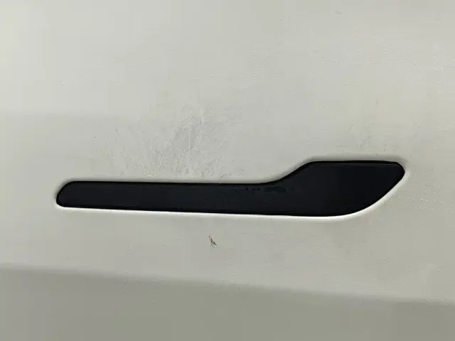 Tesla Model Y — Фото автомобиля 18