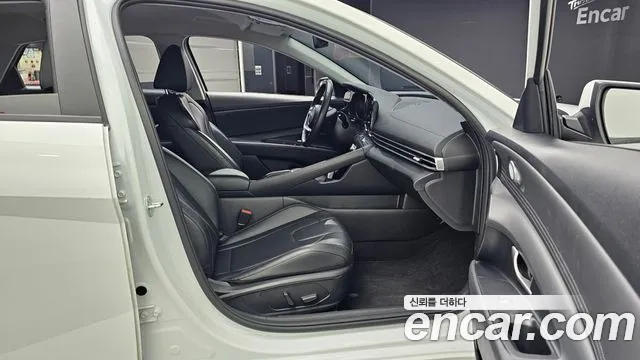 Hyundai AVANTE Avante (CN7) — Фото автомобиля 11
