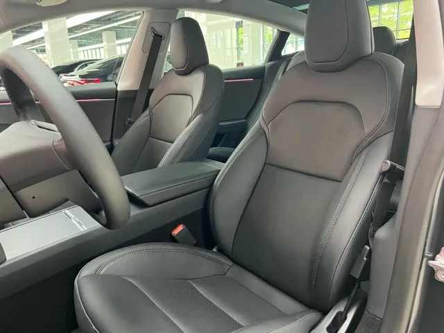 Tesla Model 3 — Фото автомобиля 9