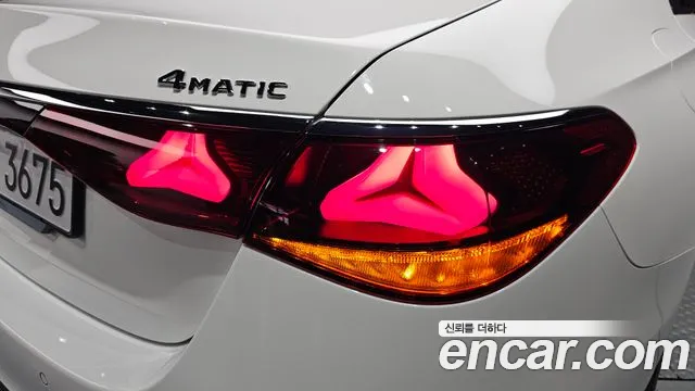 Mercedes-Benz E-Class — Фото автомобиля 20