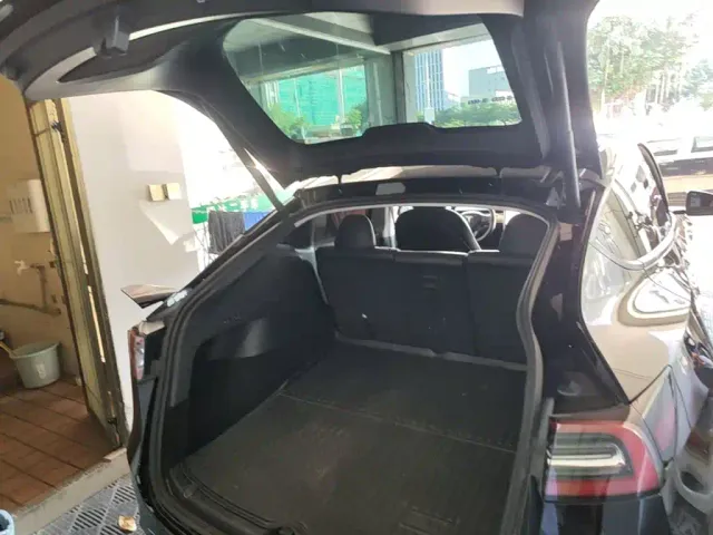 Tesla Model Y — Фото автомобиля 18