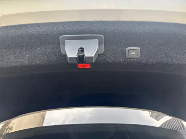 Xiaomi SU7 — Фото автомобиля 19