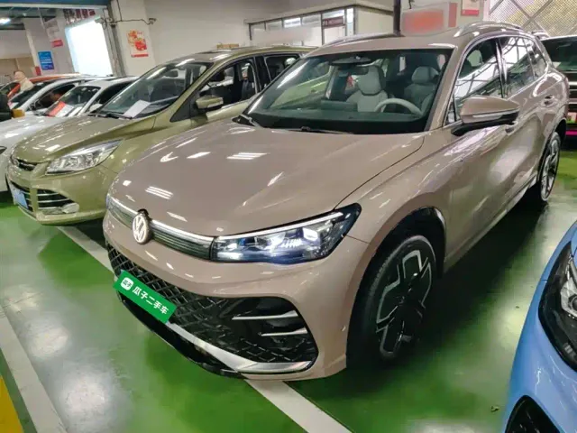 Фотография автомобиля — Volkswagen Tiguan L