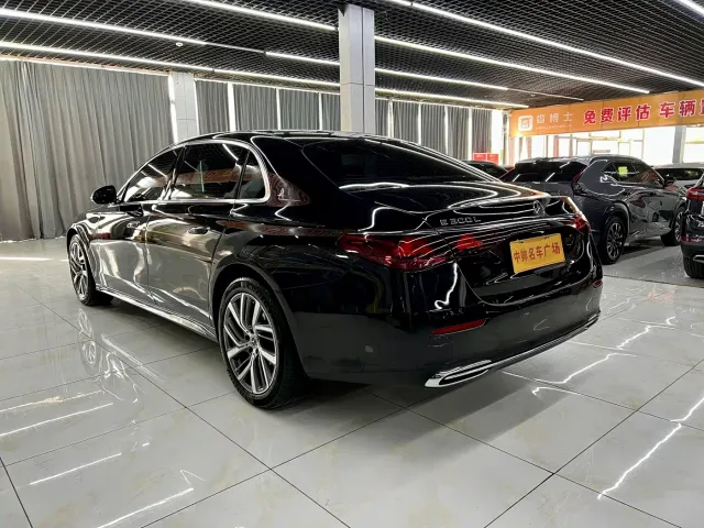 Mercedes-Benz E-Class — Фото автомобиля 4