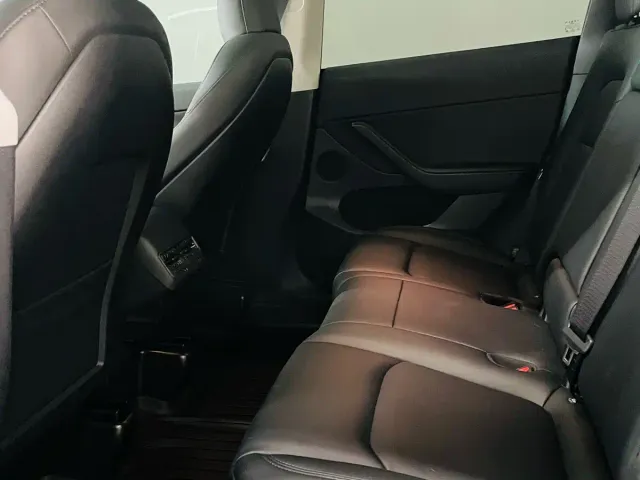 Tesla Model Y — Фото автомобиля 9