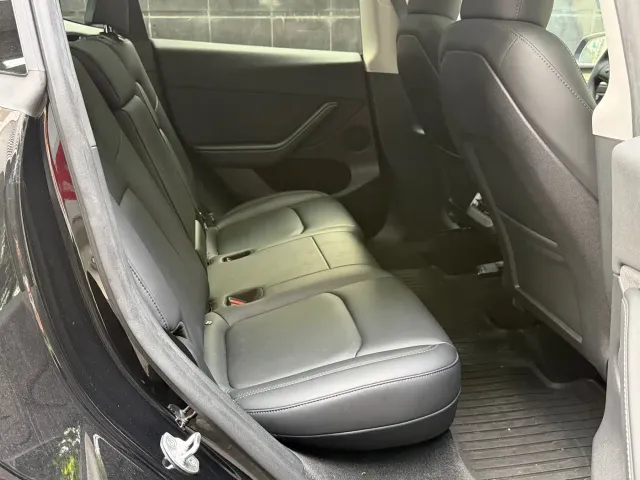 Tesla Model Y — Фото автомобиля 6