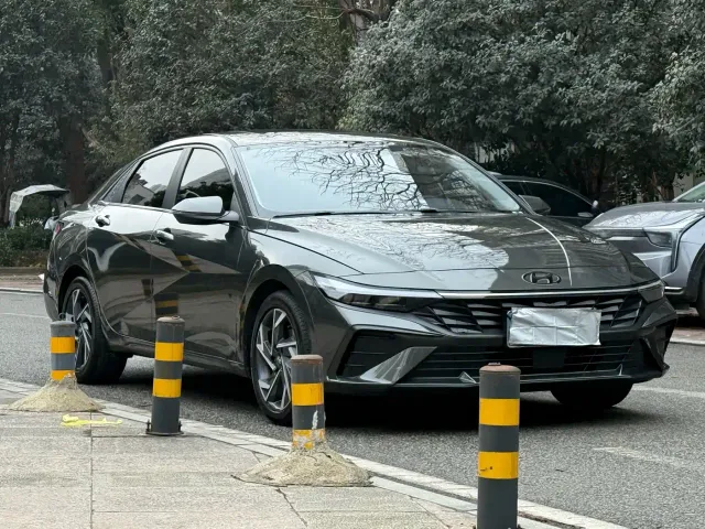 Hyundai Elantra — Фото автомобиля 2
