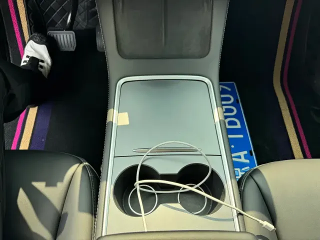 Tesla Model Y — Фото автомобиля 7