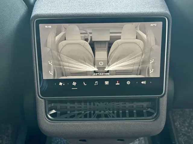 Tesla Model 3 — Фото автомобиля 13