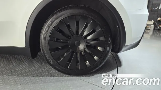 Tesla Model Y — Фото автомобиля 6