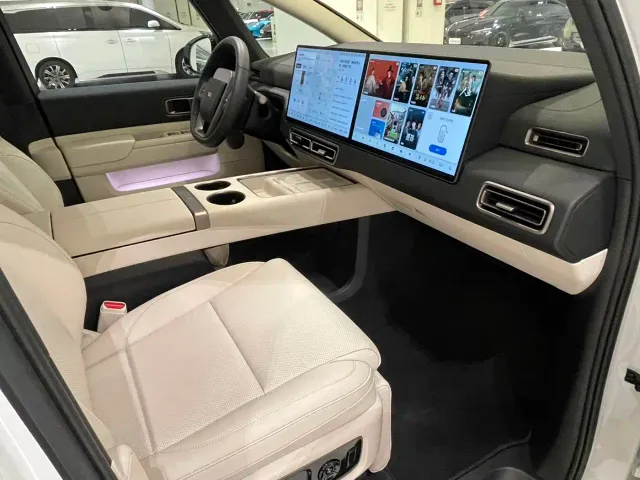 Li Auto MEGA — Фото автомобиля 14