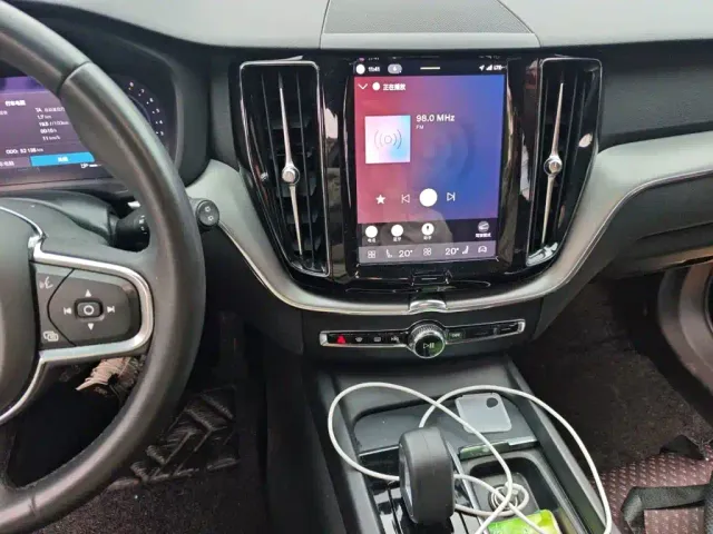Volvo XC60 — Фото автомобиля 9