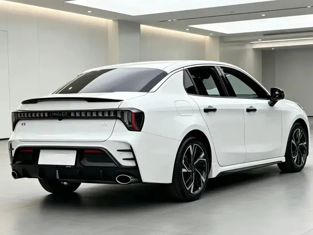 Lynk & Co 03 — Фото автомобиля 11