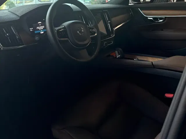 Volvo S90 — Фото автомобиля 3
