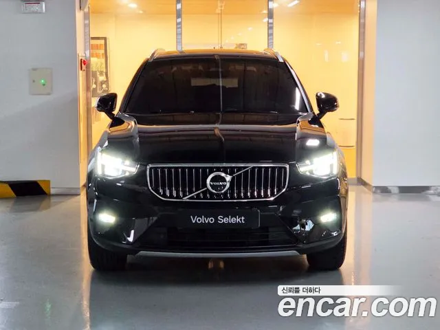 Volvo XC40 — Фото автомобиля 3