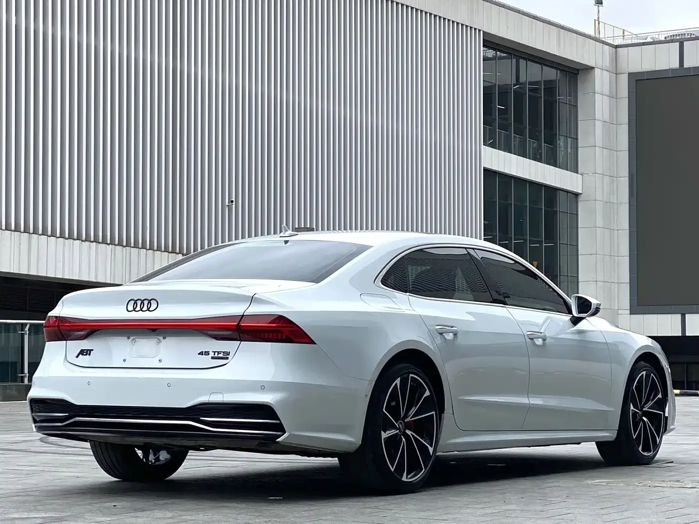 Audi Audi A7L 2024 45 TFSI quattro S-line Shadow Warrior Edition — Фото автомобиля 8