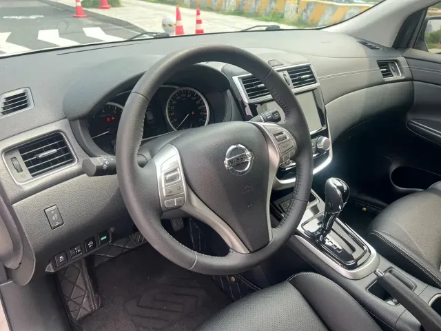 Nissan Tiida — Фото автомобиля 20