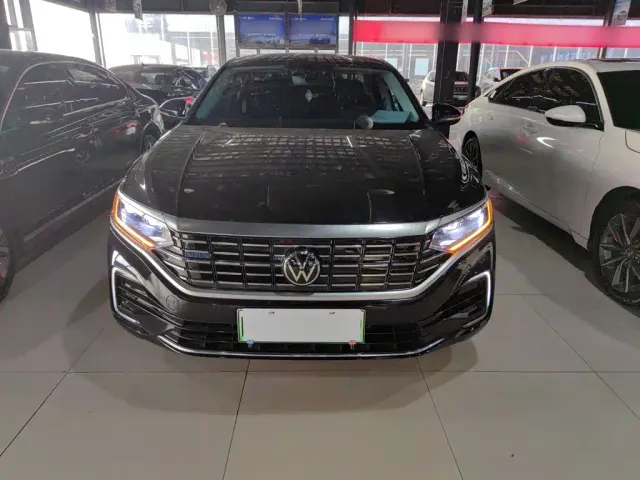 Volkswagen Passat — Фото автомобиля 2
