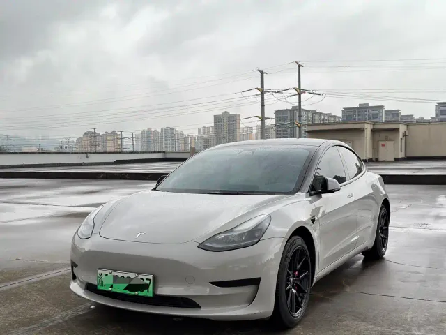 Фотография автомобиля — Tesla Model 3