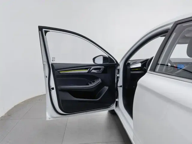 Roewe i5 — Фото автомобиля 8