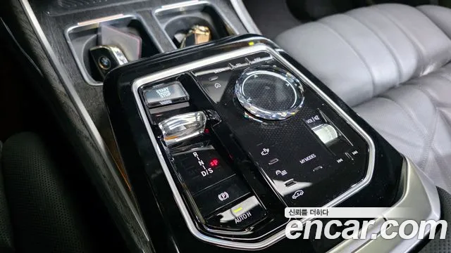 BMW 7-Series — Фото автомобиля 9