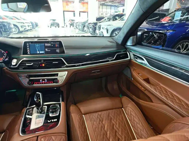 BMW 7 Series — Фото автомобиля 30