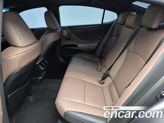 Lexus ES — Фото автомобиля 12
