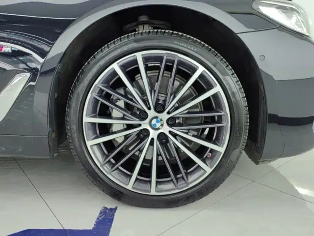 BMW 5 Series — Фото автомобиля 6