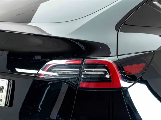 Tesla Model Y — Фото автомобиля 9