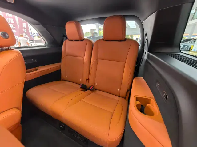 Li Auto L9 — Фото автомобиля 12