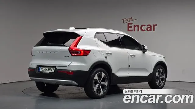 Вольво XC40 B4 Ultimate Bright — Фото автомобиля 2