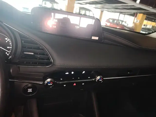 Mazda Axela — Фото автомобиля 12