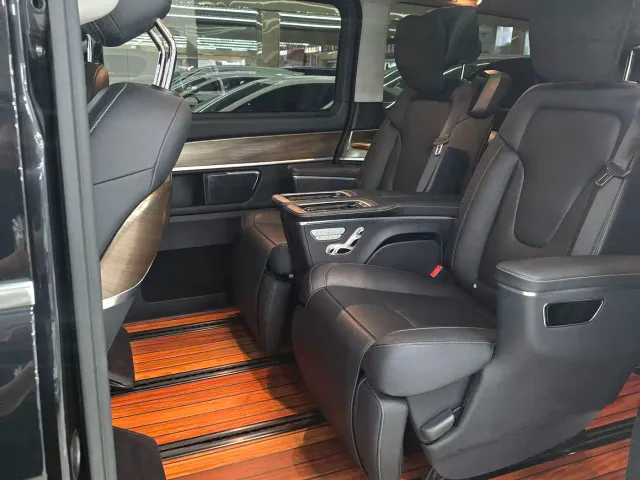 Mercedes-Benz V-Class — Фото автомобиля 11