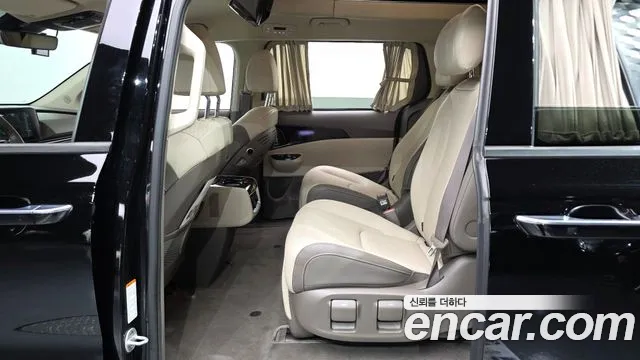 Kia Carnival Generation 4 — Фото автомобиля 11