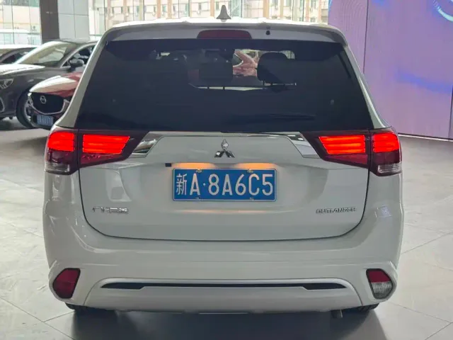 Mitsubishi Outlander — Фото автомобиля 4