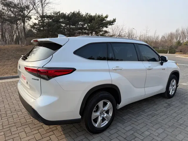 Toyota Highlander — Фото автомобиля 10