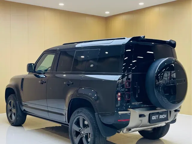 Land Rover Defender — Фото автомобиля 7