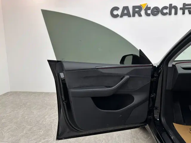 Tesla Model Y — Фото автомобиля 15