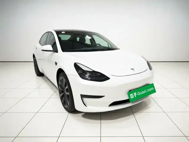 Tesla Model 3 — Фото автомобиля 3