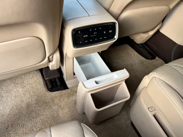 AITO Wenjie AITO M9 2024 Extended Range Ultra 42kWh 6-Seater — Фото автомобиля 15
