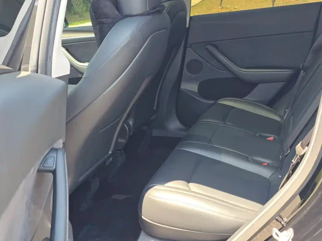 Tesla Model Y — Фото автомобиля 9