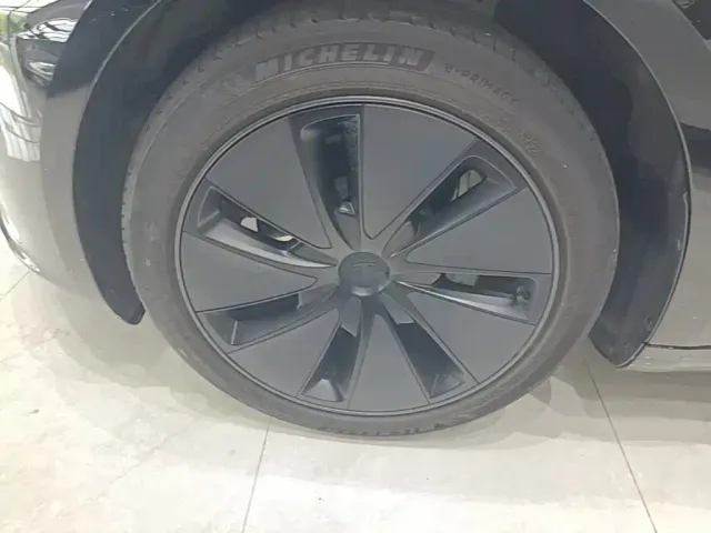 Tesla Model 3 — Фото автомобиля 22